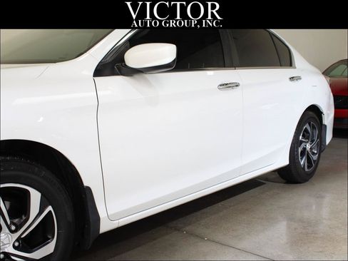 Used 2017 Honda Accord LX image 6