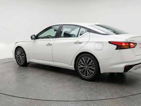 Used 2025 Nissan Altima 2.5 SV FWD image 6