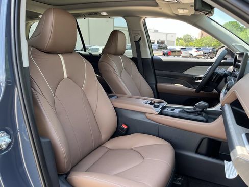 Used 2026 Toyota Grand Highlander AWD image 25