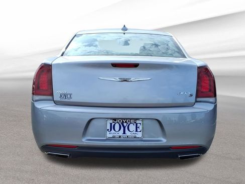 Used 2018 Chrysler 300 S AWD/4WD image 5