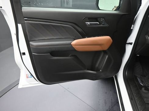 Used 2024 GMC Canyon AT4 w/ AT4 Premium Package image 26