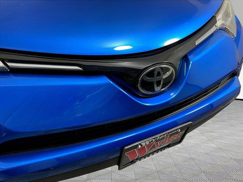 Used 2018 Toyota RAV4 LE w/ All Weather Liner Package FWD image 32