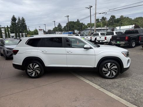 Used 2025 Volkswagen Atlas SEL AWD/4WD image 7