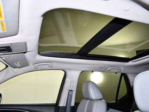 Certified 2025 Honda Pilot Touring image 40