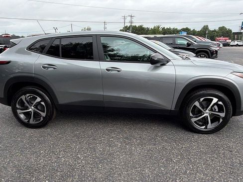 New 2026 Chevrolet Trax RS w/ Sunroof Package FWD image 8