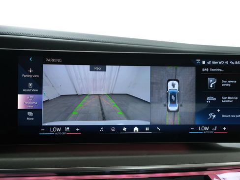 Used 2023 BMW i7 xDrive60 w/ Executive Package 2 AWD/4WD image 18