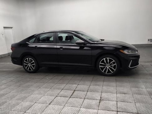 Used 2025 Volkswagen Jetta SE FWD image 11