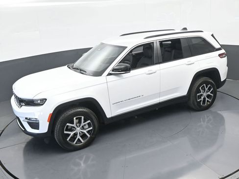 Used 2025 Jeep Grand Cherokee Limited image 47