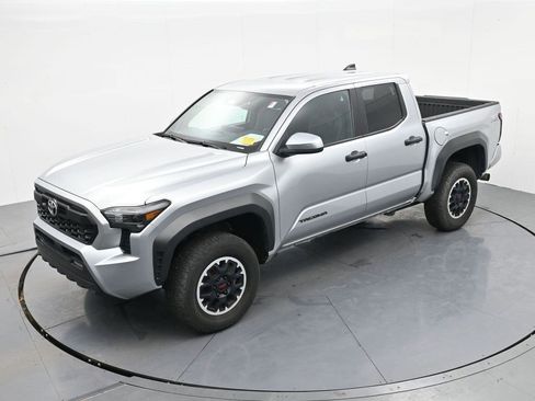 Used 2024 Toyota Tacoma TRD Off-Road image 16