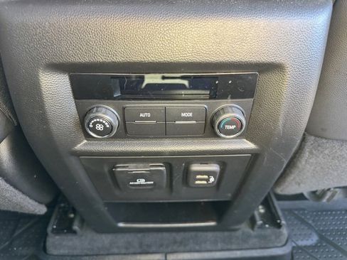 Used 2023 Chevrolet Traverse LT w/ LT Premium Package image 36