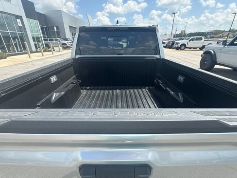 Used 2024 Toyota Tacoma SR5 w/ SR5 Upgrade Package AWD/4WD image 8