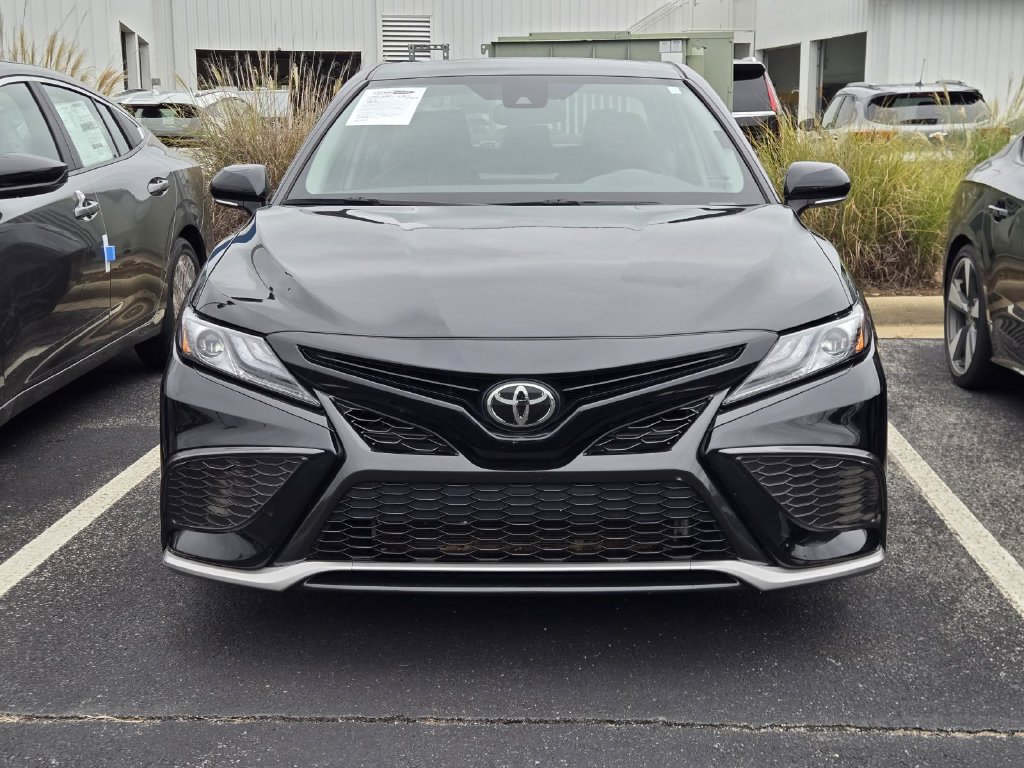 Used 2022 Toyota Camry XSE FWD image 2