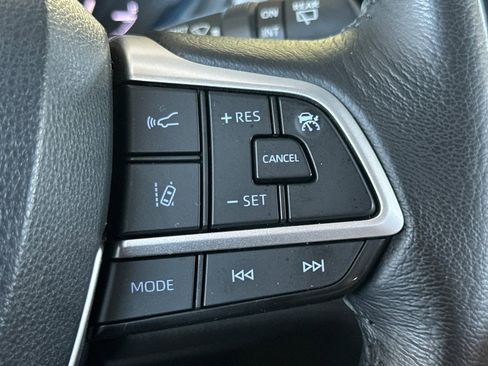 Used 2022 Toyota Sienna XLE FWD image 27