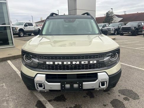 Used 2025 Ford Bronco Sport Badlands image 9