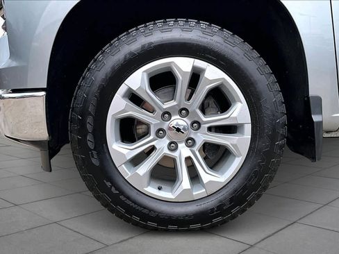 Used 2025 Chevrolet Silverado 1500 LTZ image 11