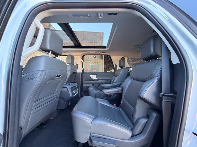 Used 2025 Ford Expedition Max Active AWD/4WD image 17