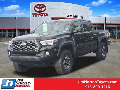 Used 2021 Toyota Tacoma TRD Off-Road w/ TRD Premium Off Road Package AWD/4WD image 4