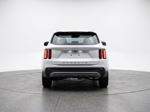 Used 2024 Kia Sorento S image 7