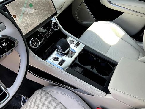 New 2026 Jaguar F-PACE R-Dynamic S image 8