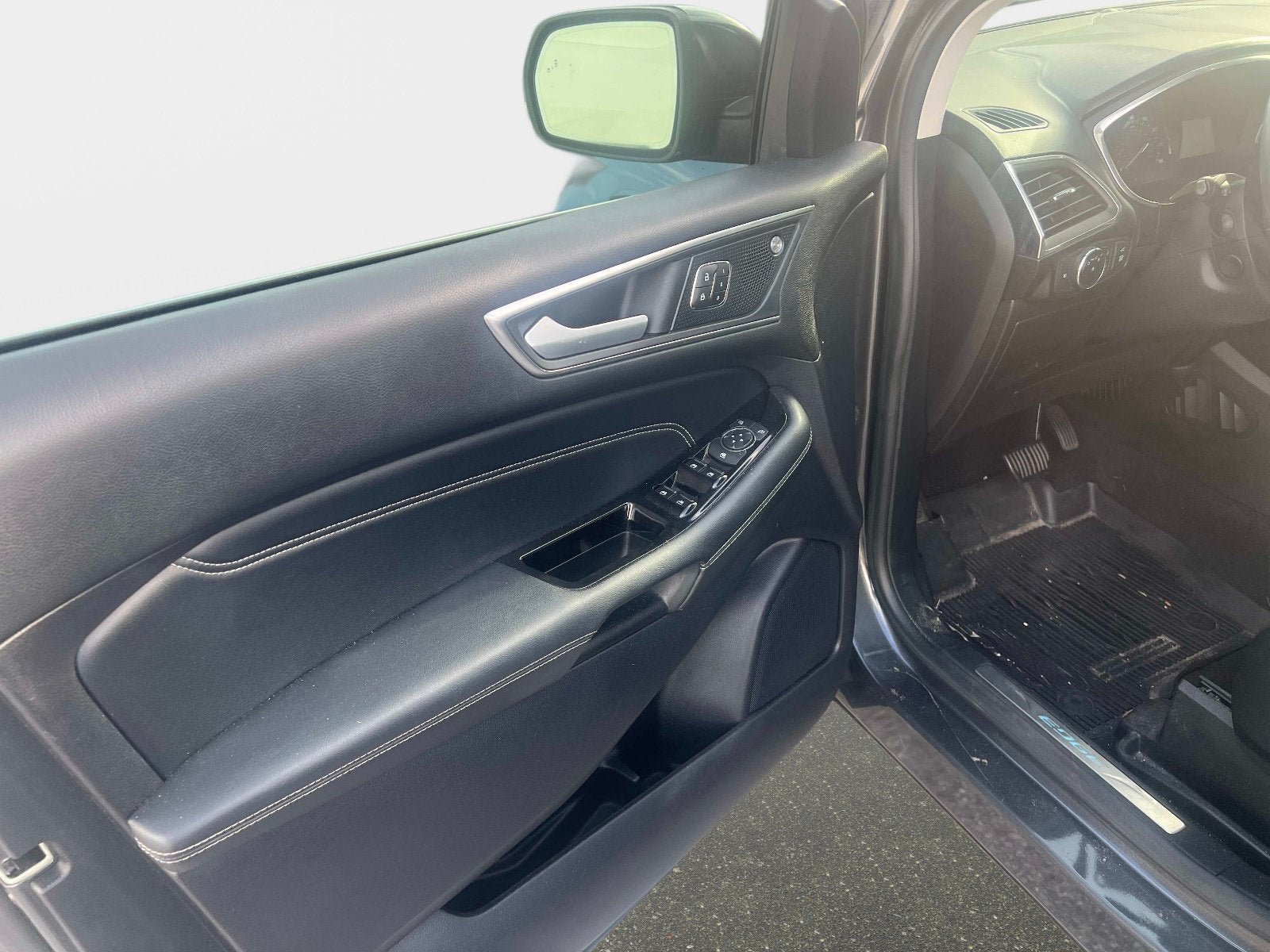 Used 2019 Ford Edge Titanium w/ Equipment Group 301A AWD/4WD image 12
