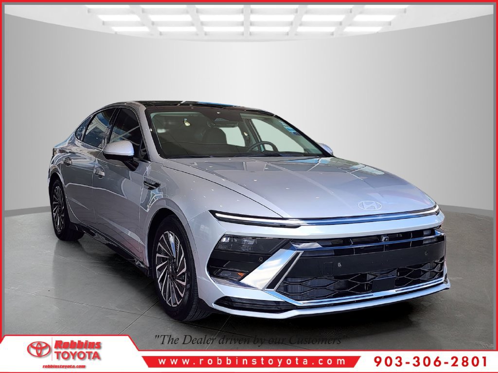 Used 2025 Hyundai Sonata Limited FWD image 1