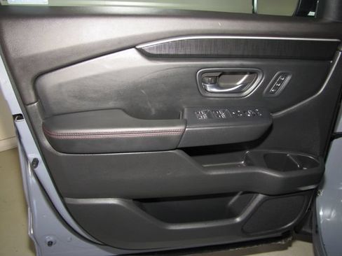 Certified 2025 Honda Pilot Black Edition image 11
