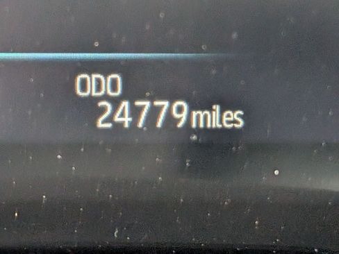Used 2025 Toyota Sienna XLE FWD image 3