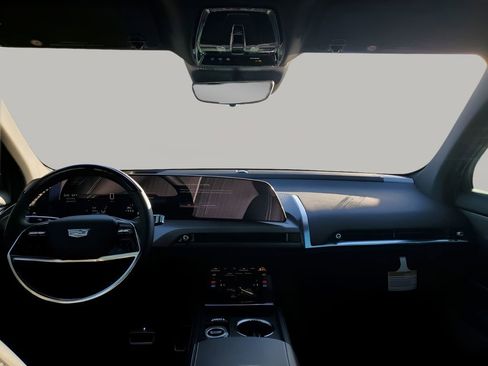 New 2026 Cadillac Vistiq Sport w/ LPO, Floor Liner Package image 24