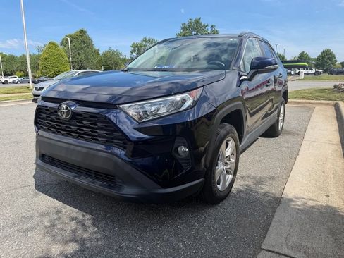 Used 2021 Toyota RAV4 XLE w/ Convenience Package FWD image 7