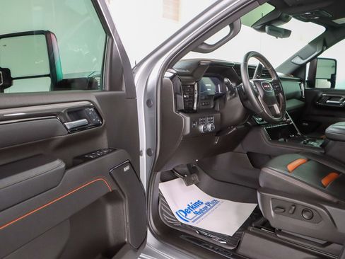Used 2025 GMC Sierra 2500 AT4 w/ AT4 Premium Plus Package AWD/4WD image 3