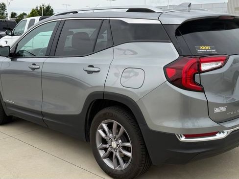 Used 2023 GMC Terrain SLT AWD/4WD image 3