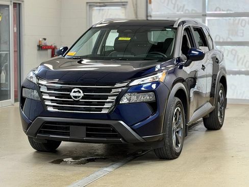 Used 2026 Nissan Rogue SV w/ SV Premium Package AWD/4WD image 3