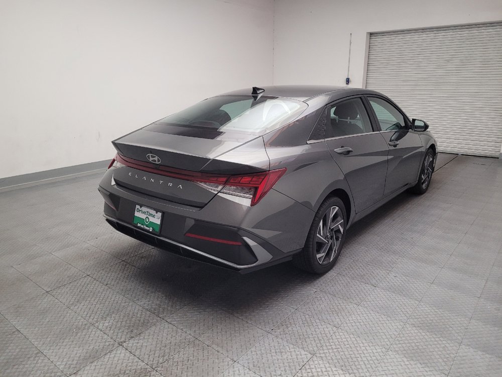 Used 2025 Hyundai Elantra SEL FWD image 9
