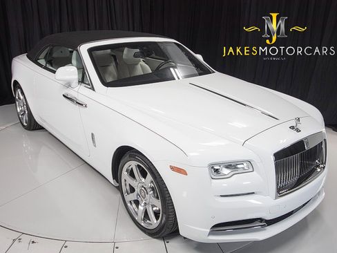 Used 2017 Rolls-Royce Dawn image 16