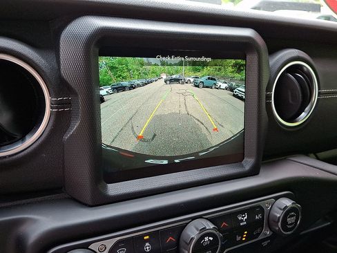 Used 2023 Jeep Wrangler Unlimited Sahara w/ Cold Weather Group AWD/4WD image 19
