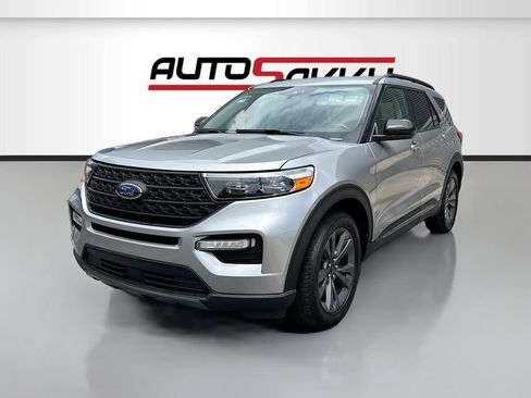 Used 2022 Ford Explorer XLT w/ Equipment Group 202A RWD image 3