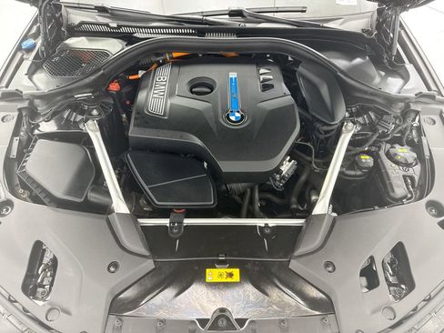 Used 2019 BMW 530e w/ Convenience Package image 28