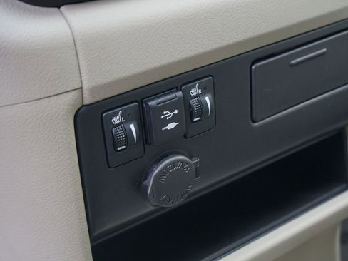 Used 2019 Toyota Sienna XLE AWD/4WD image 30