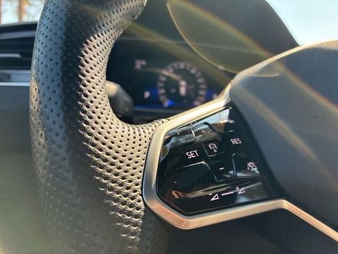 Used 2023 Volkswagen Tiguan SE R-Line image 28