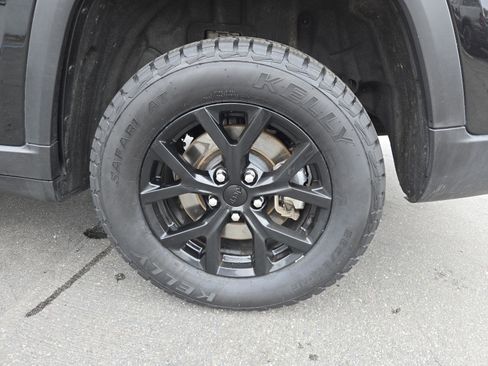 Certified 2024 Jeep Grand Cherokee L Laredo image 35