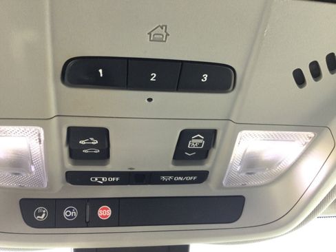 Used 2019 Chevrolet Equinox Premier FWD image 19