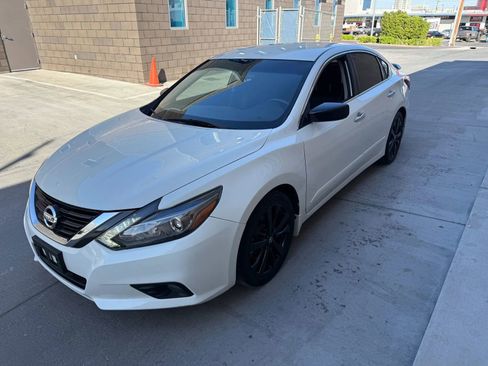 Used 2017 Nissan Altima 2.5 SR w/ Midnight Edition Package image 11