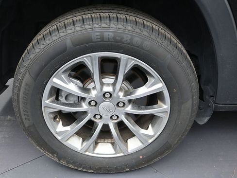 Used 2021 Jeep Cherokee Latitude Lux image 9