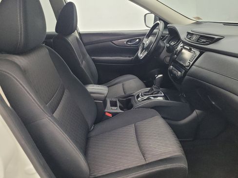 Used 2017 Nissan Rogue SV w/ SV Premium Package image 21