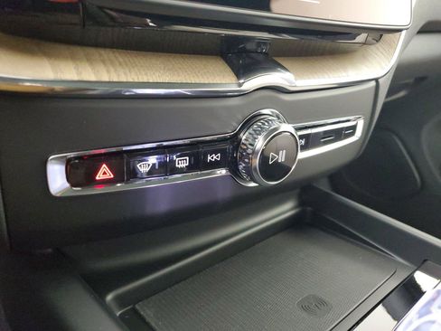 New 2027 Volvo XC60 B5 Plus AWD/4WD image 30