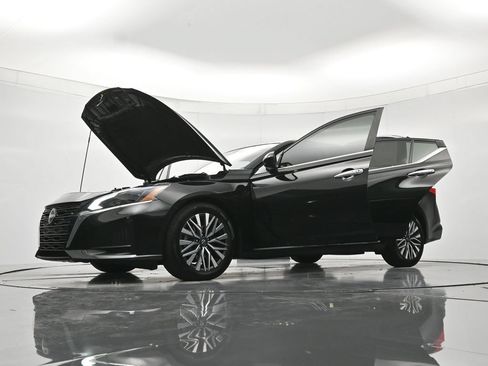 Used 2023 Nissan Altima 2.5 SV FWD image 48