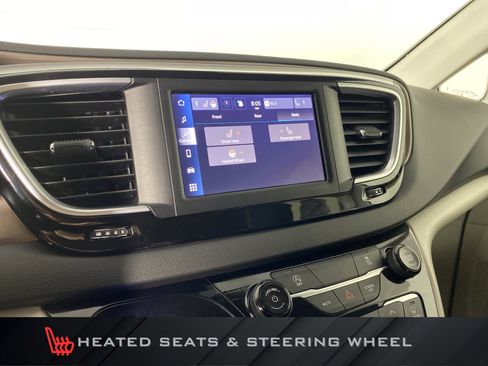 Used 2024 Chrysler Voyager LX image 5