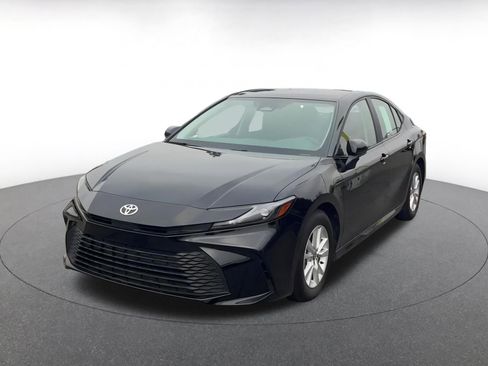 Used 2025 Toyota Camry LE image 7