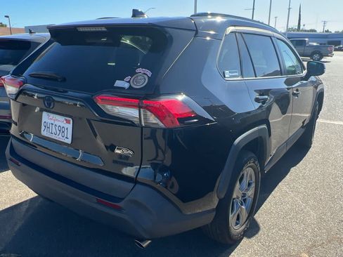 Certified 2022 Toyota RAV4 LE AWD/4WD image 4