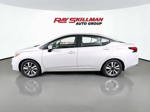 Used 2020 Nissan Versa SV image 4